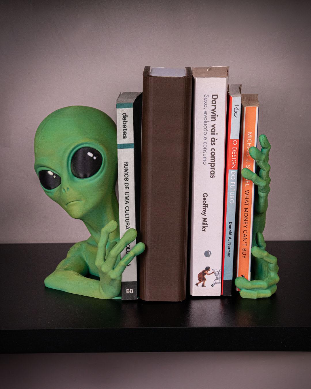 Shelf Invader Bookend Set | 3D Printed Retro Gamer Bookends | Space Arcade Shelf Decor | Geeky Gift for Him or Her | UK Made