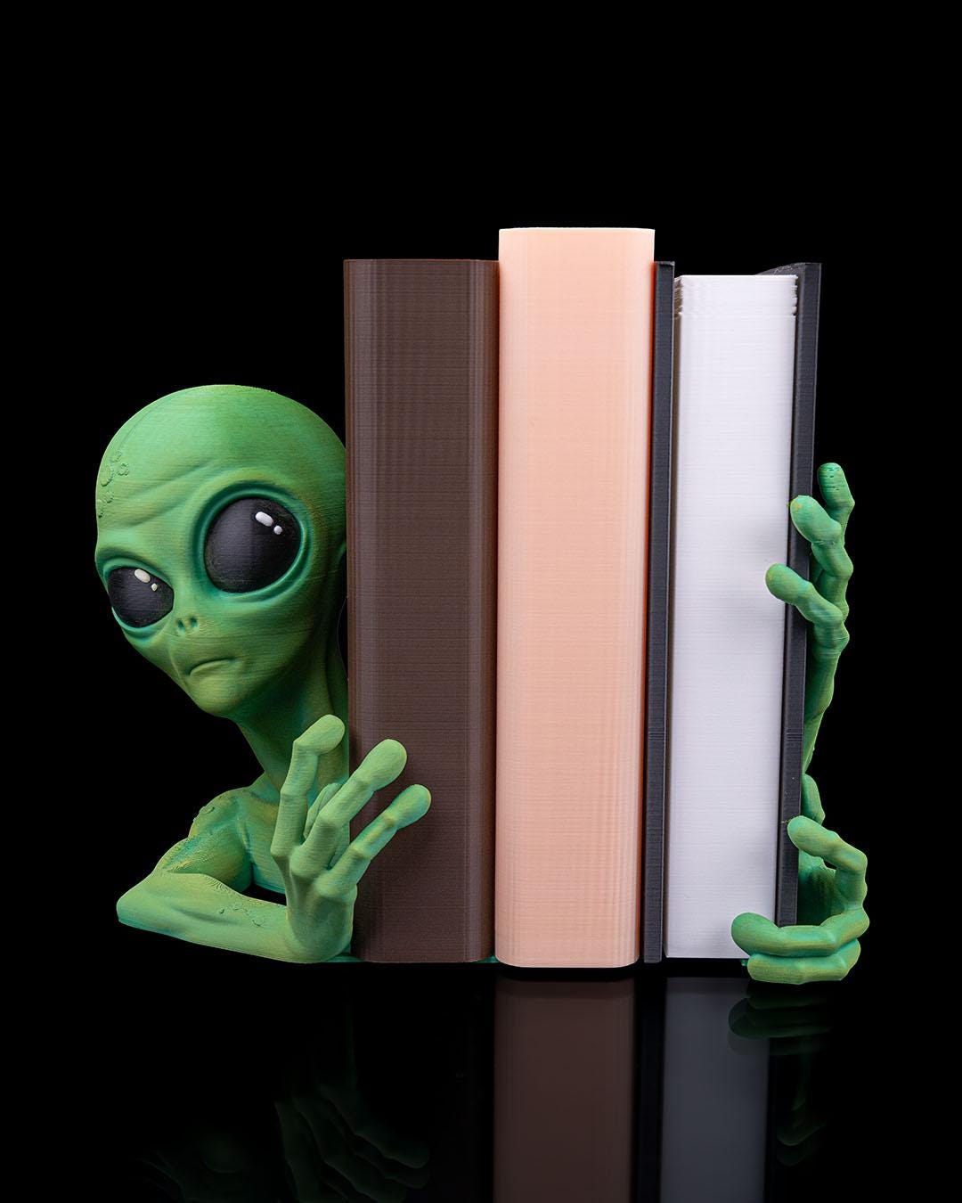 Shelf Invader Bookend Set | 3D Printed Retro Gamer Bookends | Space Arcade Shelf Decor | Geeky Gift for Him or Her | UK Made